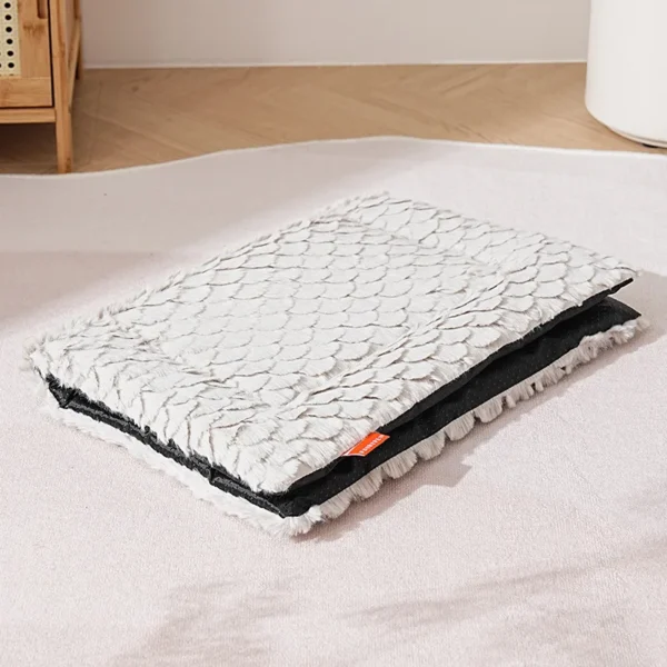Velvet Pet Sleeping Pad with Fish Scale Pattern - Image 2