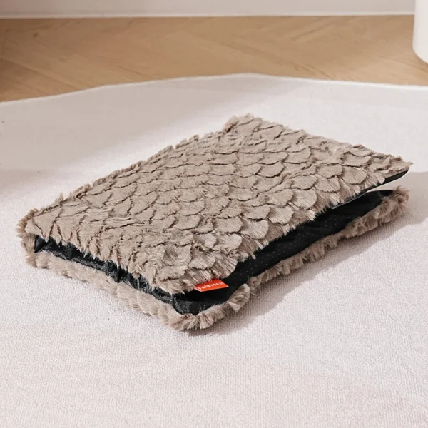 Velvet Pet Sleeping Pad with Fish Scale Pattern - Image 5