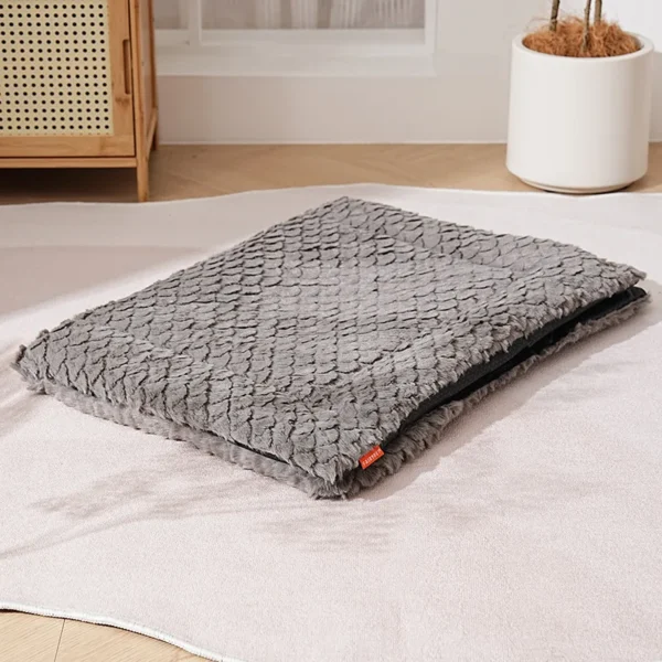 Velvet Pet Sleeping Pad with Fish Scale Pattern - Image 3